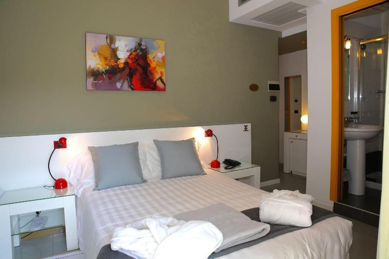 Monaco Suites Hotel Lignano Sabbiadoro Exterior foto