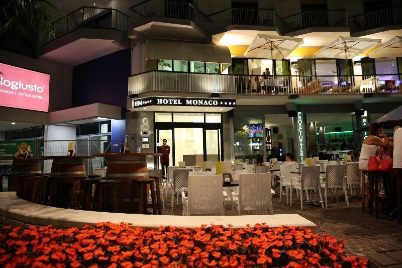 Monaco Suites Hotel Lignano Sabbiadoro Exterior foto