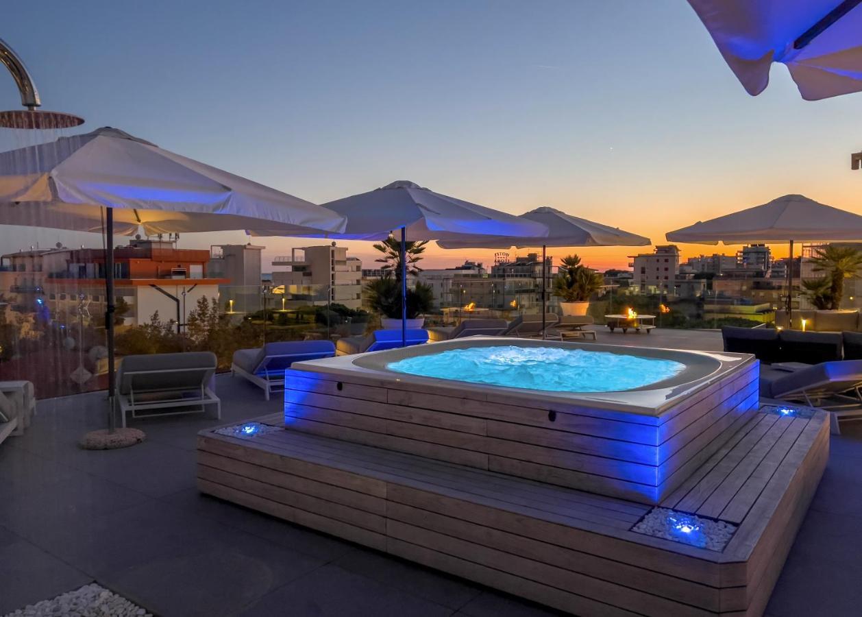 Monaco Suites Hotel Lignano Sabbiadoro Exterior foto