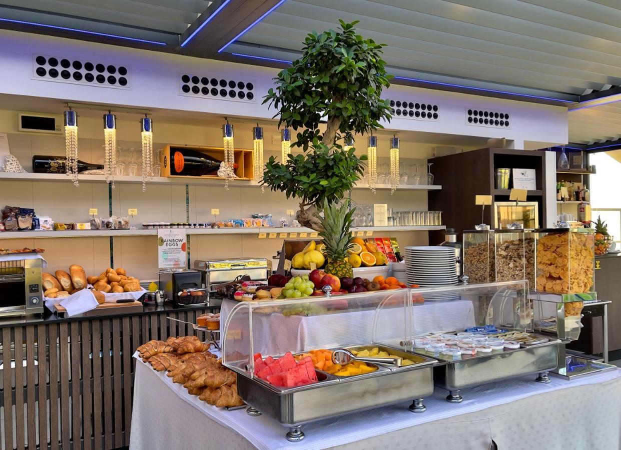 Monaco Suites Hotel Lignano Sabbiadoro Exterior foto