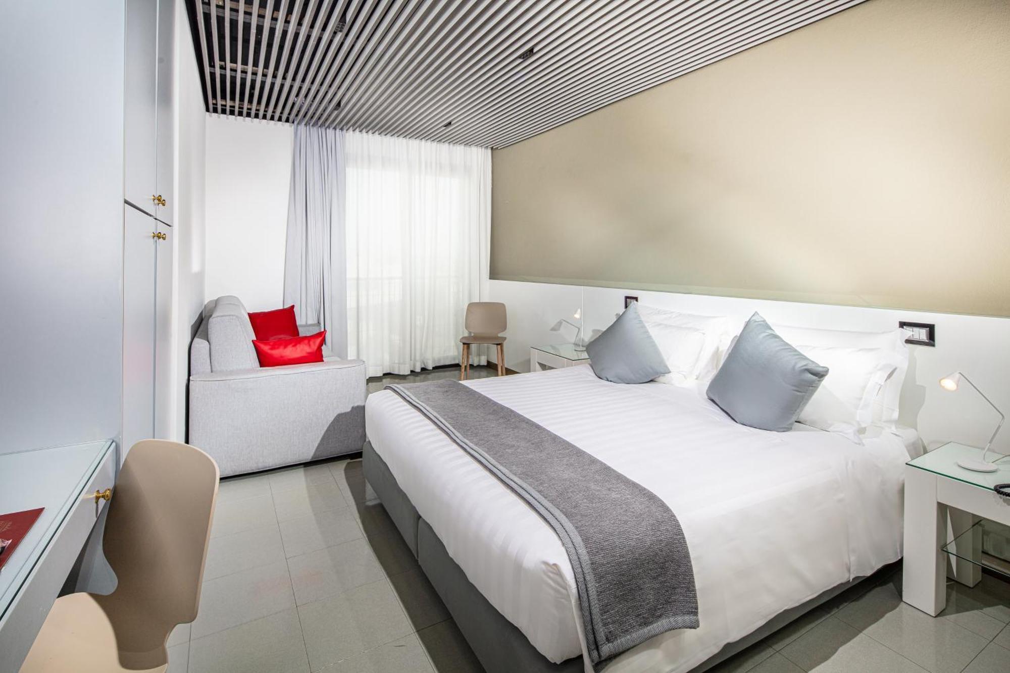 Monaco Suites Hotel Lignano Sabbiadoro Exterior foto