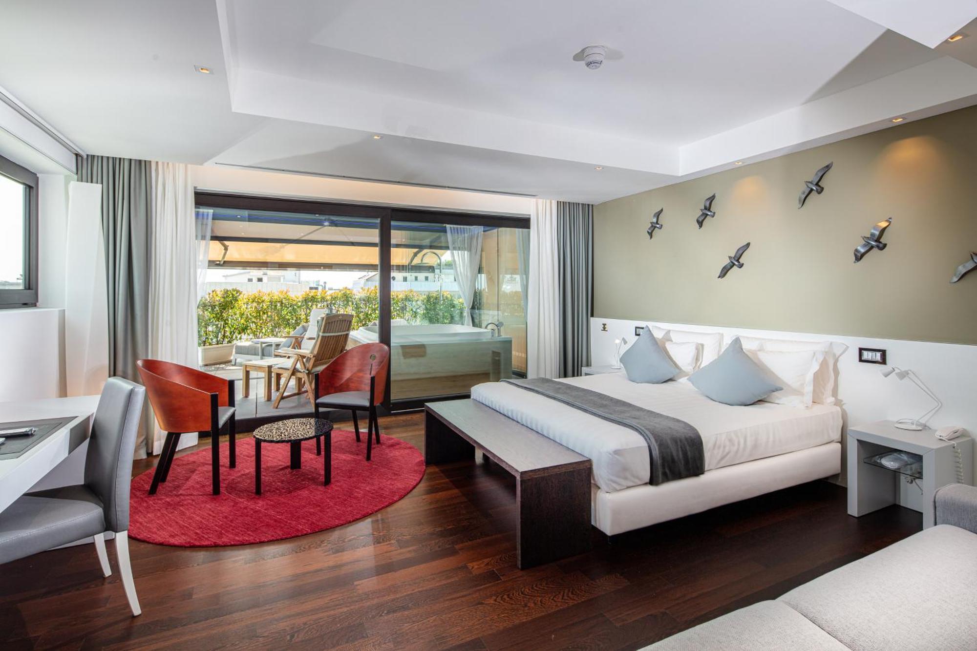 Monaco Suites Hotel Lignano Sabbiadoro Exterior foto